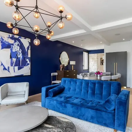 Stunning 2 Bedroom Apartment Paris