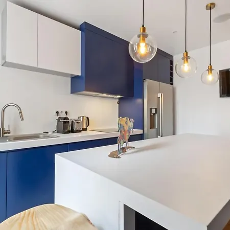 Stunning 2 Bedroom 아파트
