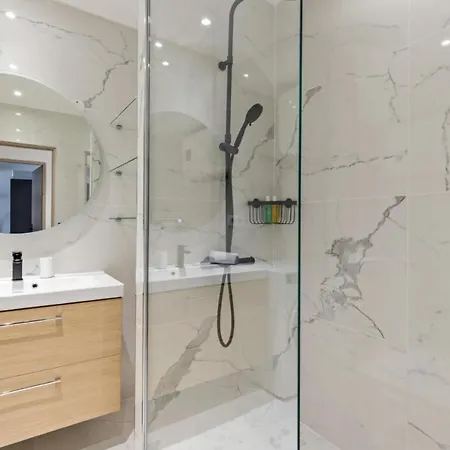 Stunning 2 Bedroom Paris