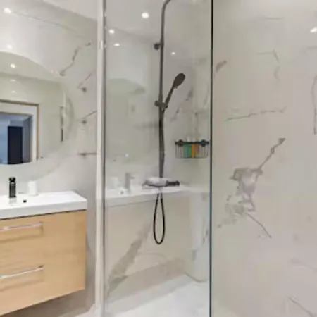 Stunning 2 Bedroom * 파리