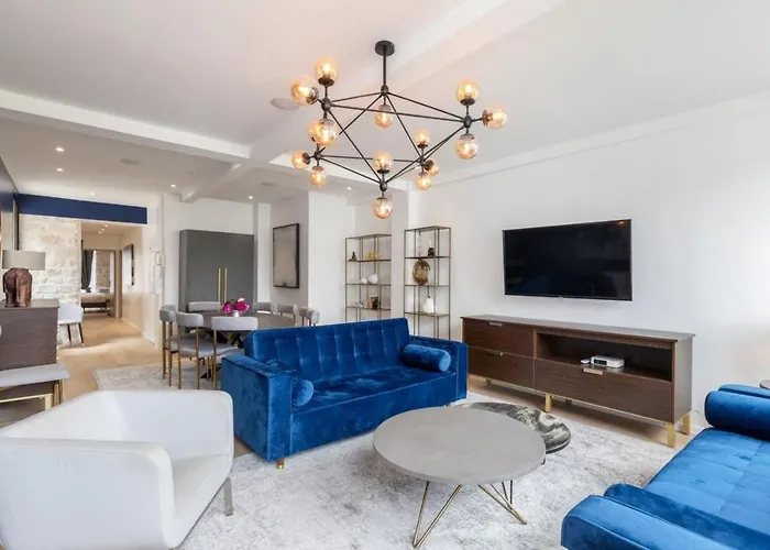 Stunning 2 Bedroom * Parijs
