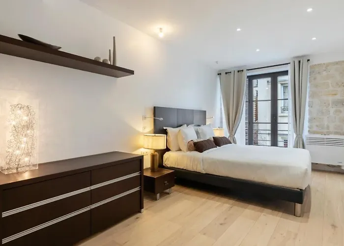 Stunning 2 Bedroom Appartement *